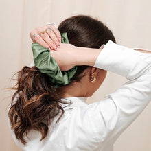 Carica l'immagine nel visualizzatore di Gallery, Scrunchie - elastico personalizzato