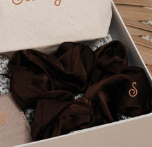 Carica l'immagine nel visualizzatore di Gallery, Scrunchie - elastico personalizzato