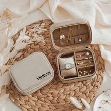 Carica l&#39;immagine nel visualizzatore di Gallery, Portagioie Luxury personalizzato in velluto