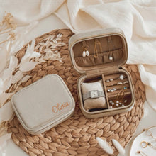 Carica l&#39;immagine nel visualizzatore di Gallery, Portagioie Luxury personalizzato in velluto