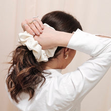 Carica l'immagine nel visualizzatore di Gallery, Scrunchie - elastico personalizzato