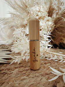 Profumo in legno inciso