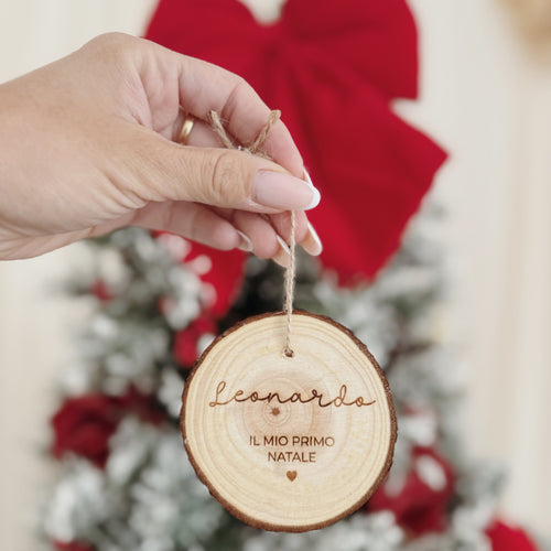 Pallina albero di Natale in legno incisa personalizzata