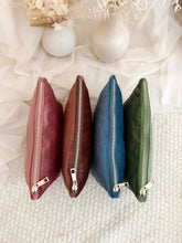 Carica l'immagine nel visualizzatore di Gallery, Pochette mini in velluto