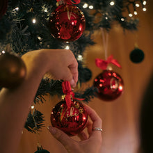 Carica l&#39;immagine nel visualizzatore di Gallery, Pallina albero di Natale in vetro personalizzata