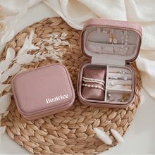 Carica l&#39;immagine nel visualizzatore di Gallery, Portagioie Luxury personalizzato in velluto