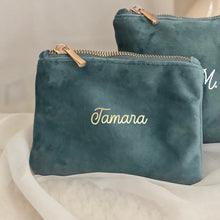 Carica l&#39;immagine nel visualizzatore di Gallery, Pochette in velluto personalizzata