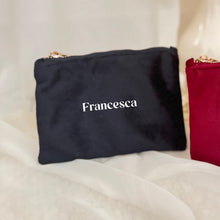 Carica l&#39;immagine nel visualizzatore di Gallery, Pochette in velluto personalizzata