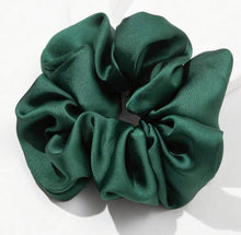 Carica l'immagine nel visualizzatore di Gallery, Scrunchie - elastico personalizzato