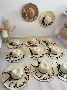 Cappello beige cucito, personalizzato