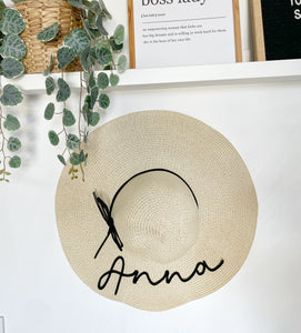 Cappello beige cucito, personalizzato